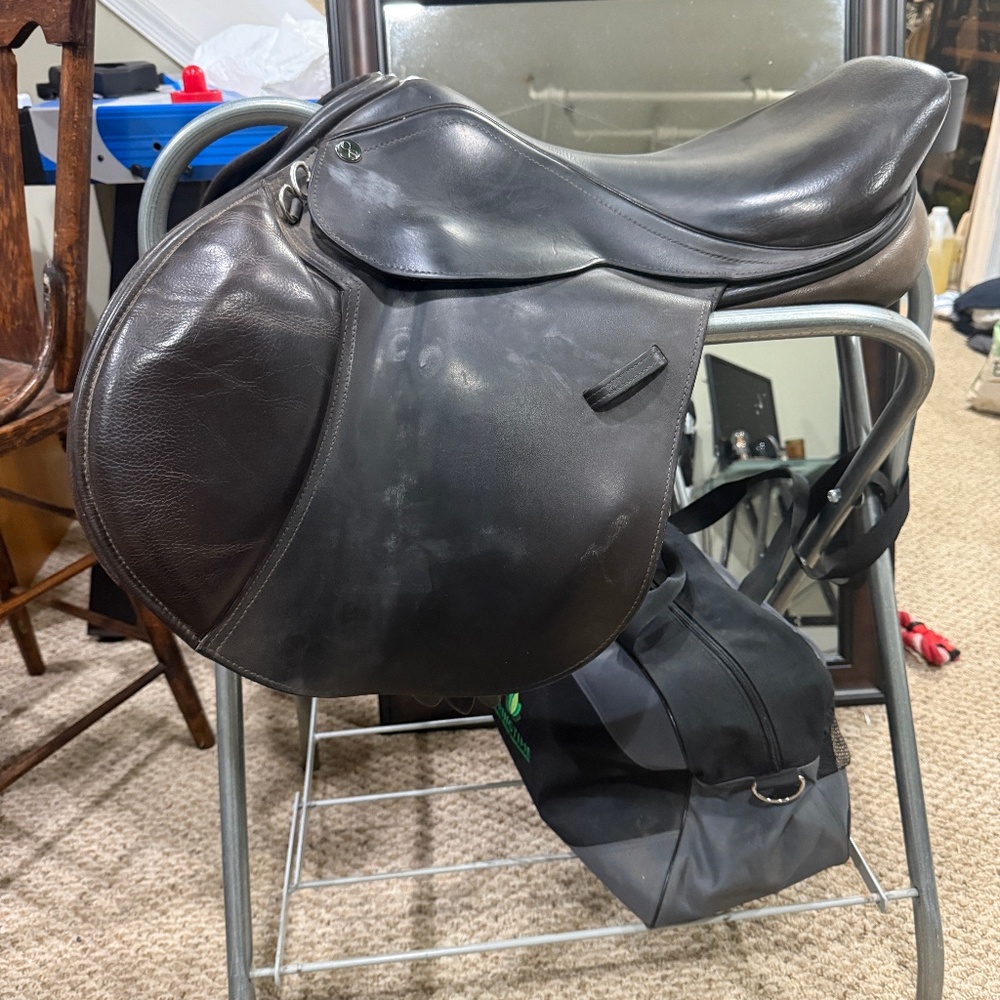 Cardinal 18in Saddle